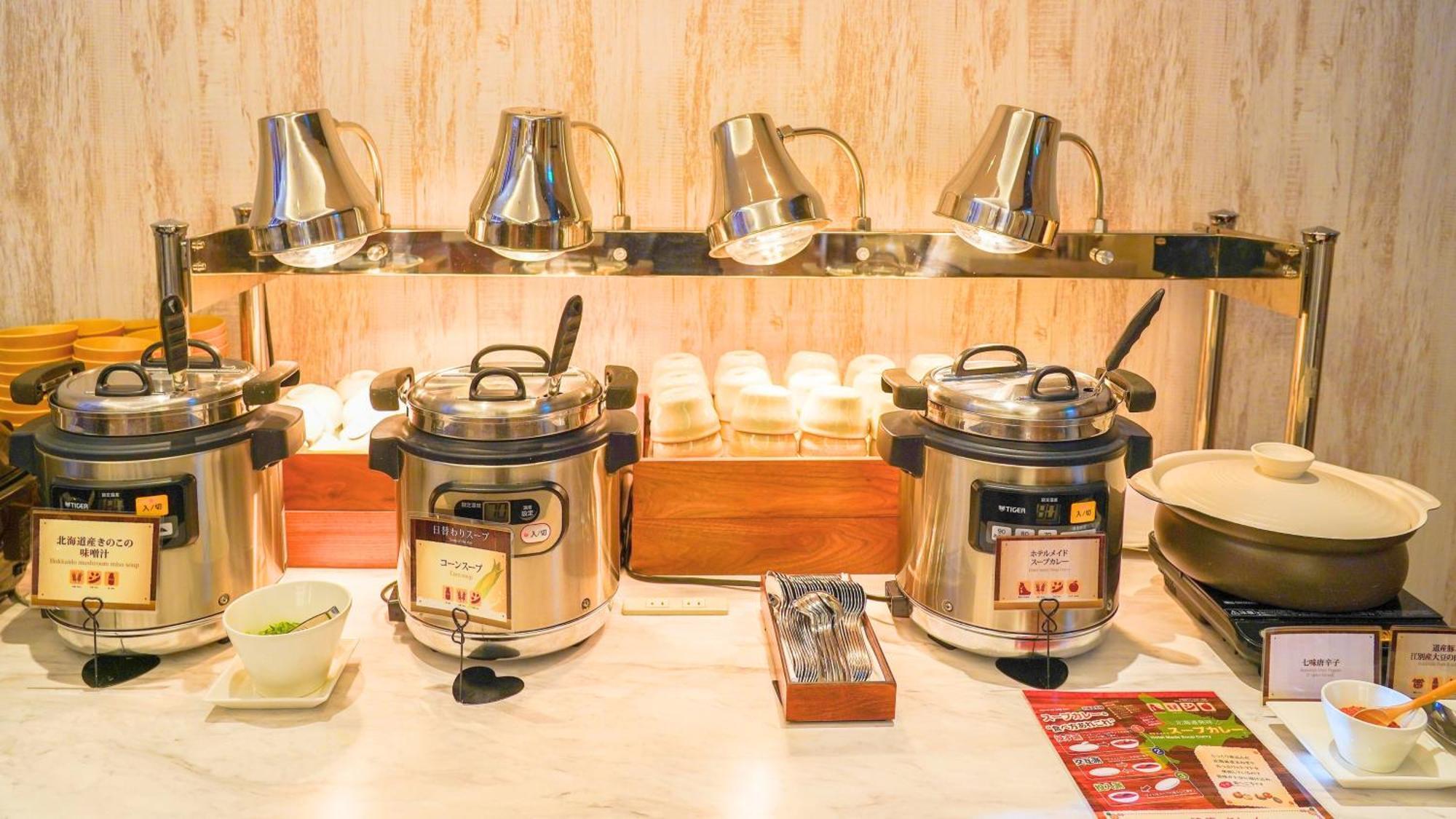 Premier Hotel Nakajima Park Sapporo Zewnętrze zdjęcie Rice cookers at a buffet