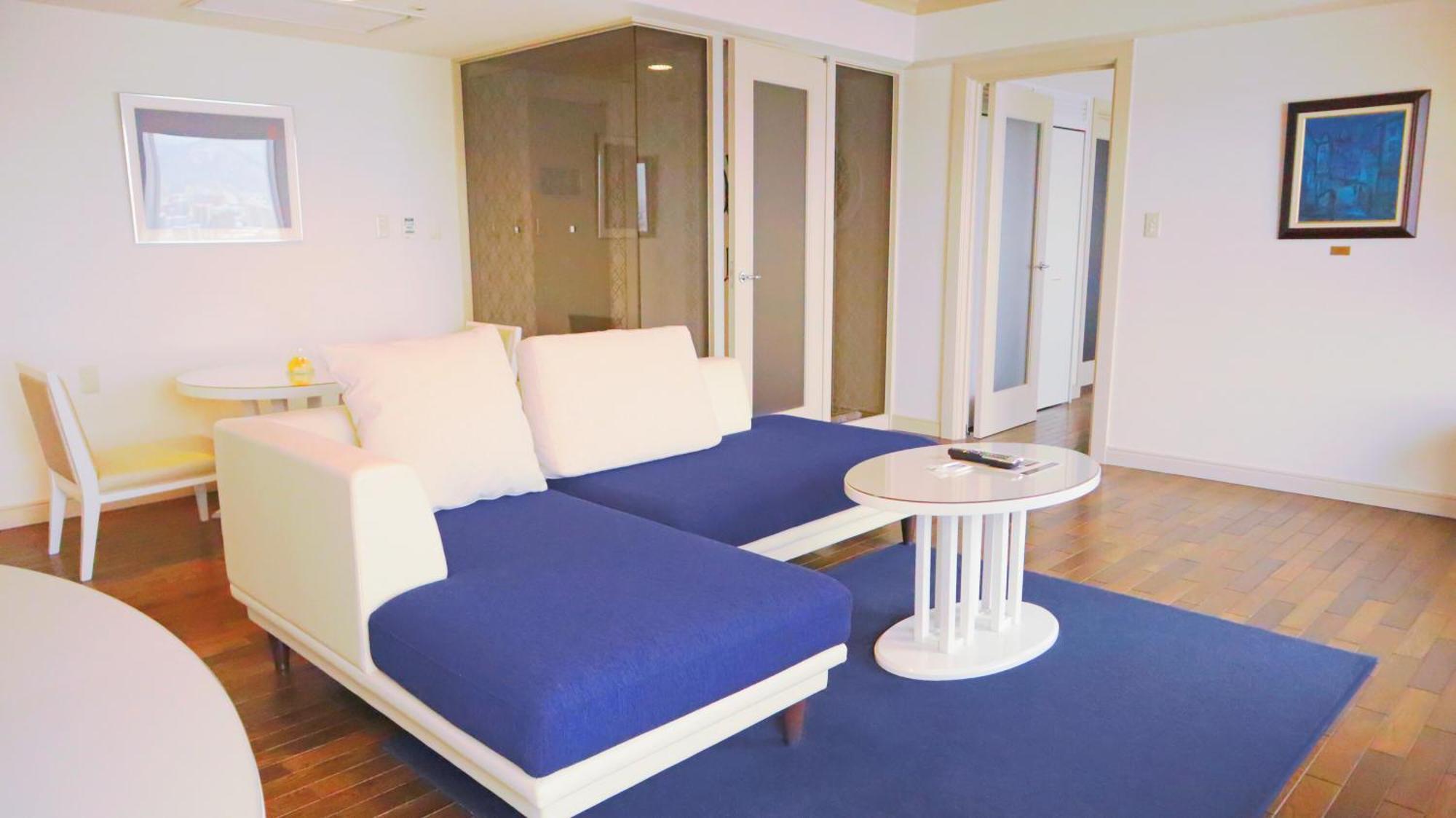 Premier Hotel Nakajima Park Sapporo Zewnętrze zdjęcie A living room in a serviced apartment in Hong Kong